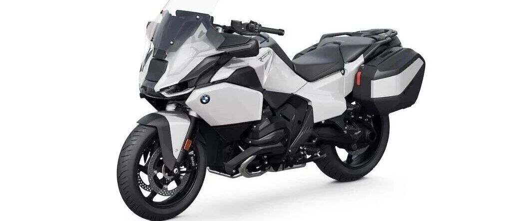 319900元,宝马R1300RT科技全面升级,一台可以双手撒把的摩托车,还贵吗?