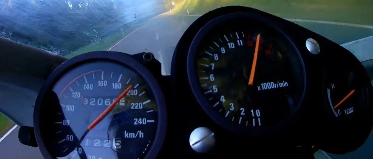 铃木RGV250Γ VJ22A