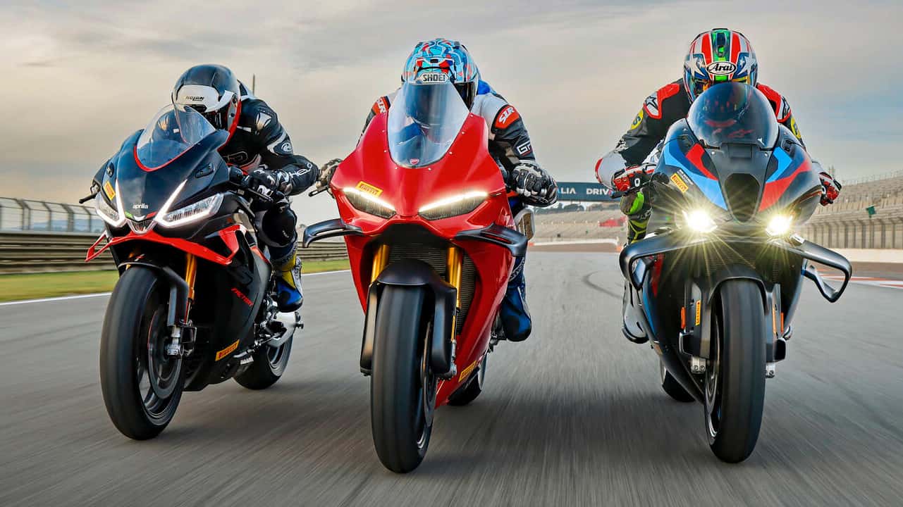 宝马M1000 RR vs 杜卡迪V4 S vs ...