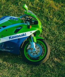 Kawasaki ZZR400：被遗忘的运动旅行旗舰，背后是一段逆流而上的历史