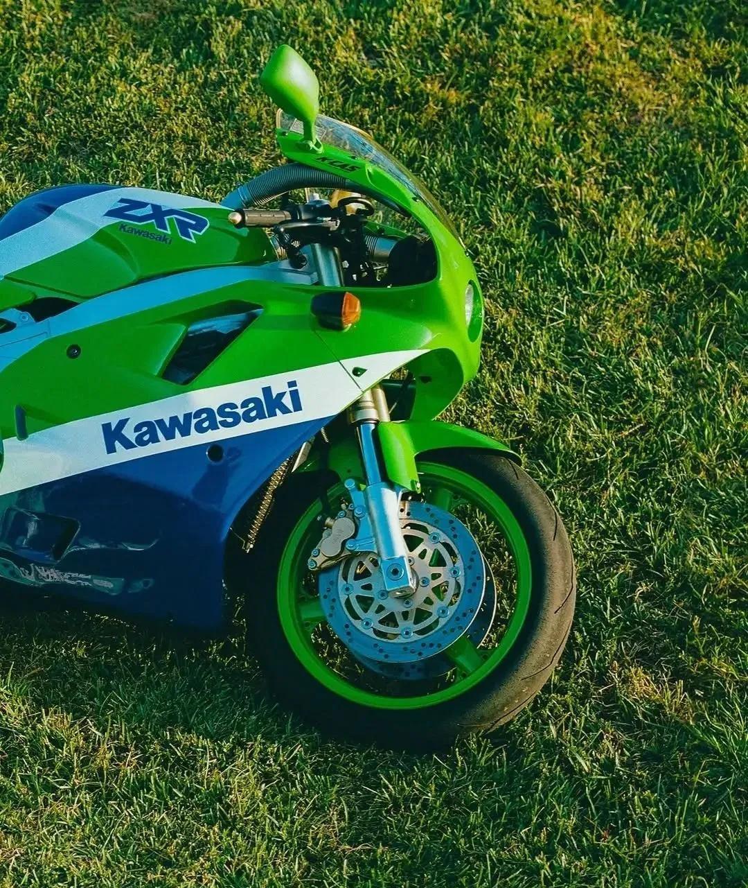 Kawasaki ZZR400：被遗忘的运动旅行旗...