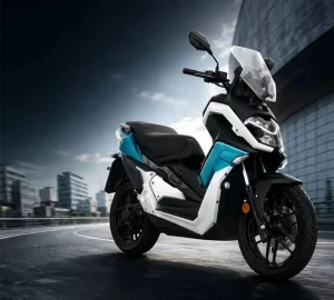 VTR01运动电摩曝光，5000W额定功率+72V35Ah锂电池，极速105km/h