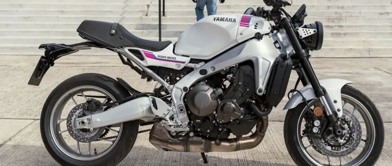 雅马哈XSR900更新2027款，经典赛车配色